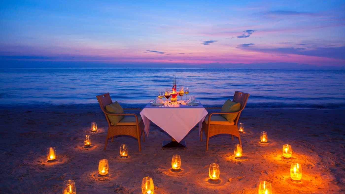 candlelight beach date