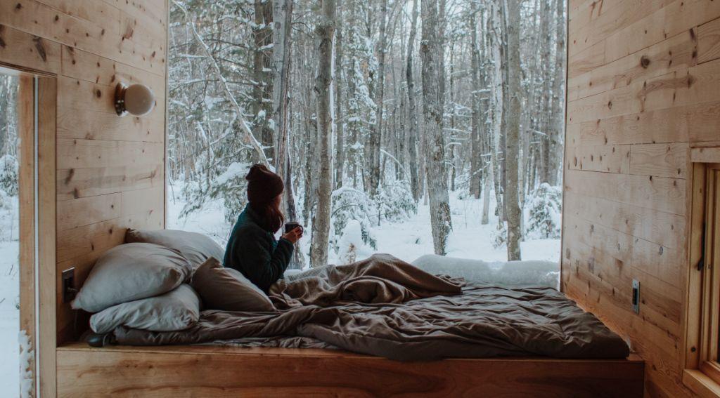 snow-girl-cabin
