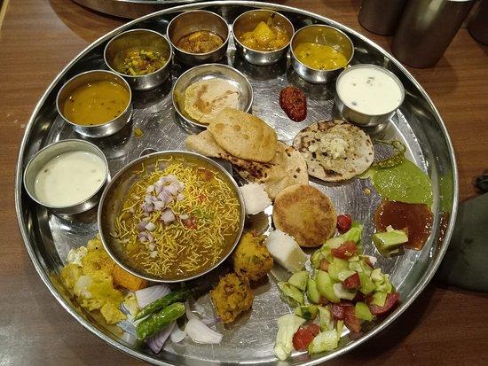 sasuji-gujarati-thali