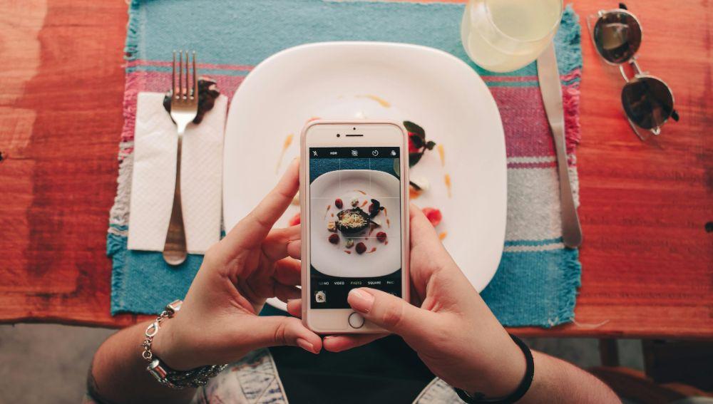 Alt Tag: Capturing Food Image By Using a Phone Photo Credits By: Victor Freitas