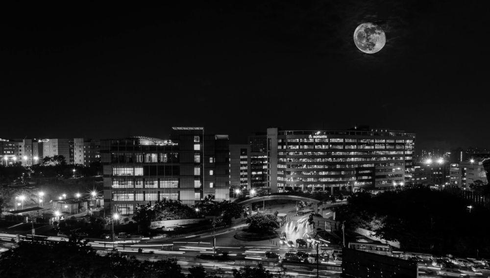 Alt Tag: Night View of Hyderabad City Photo Credits By: Deepu B Iyer